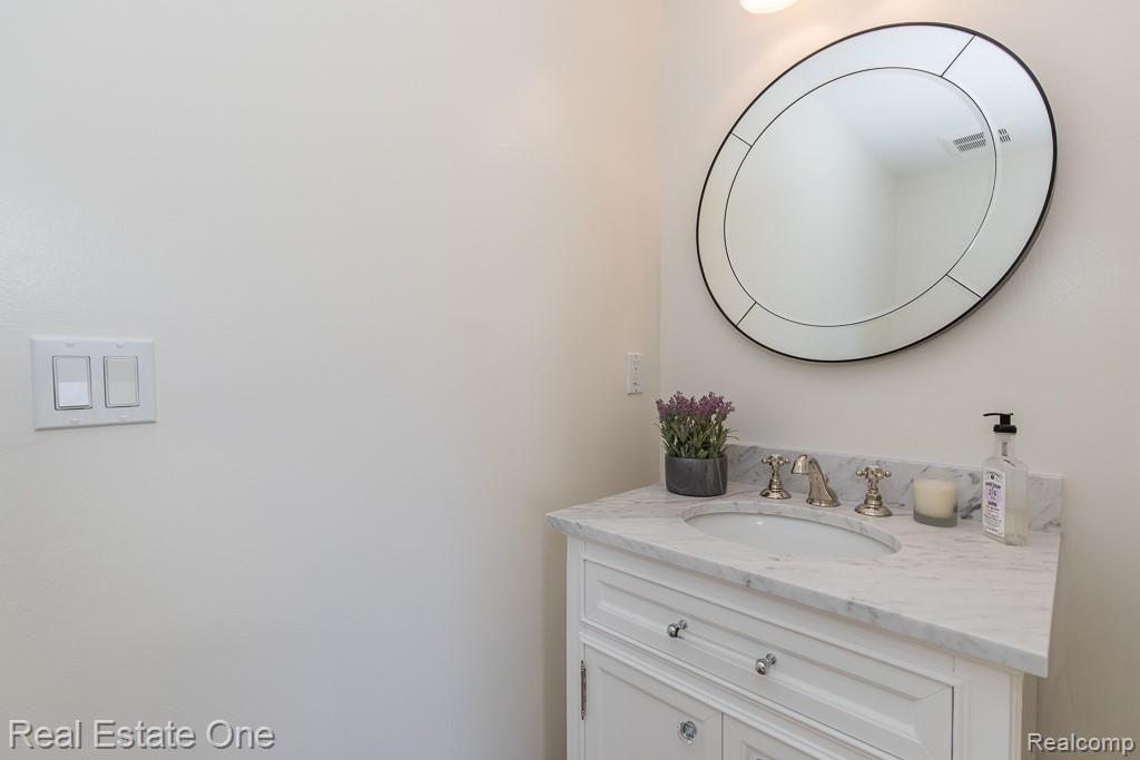 1801 Silver Bell Road Rochester, MI 48306 - Photo 19 of 42 Half Bath