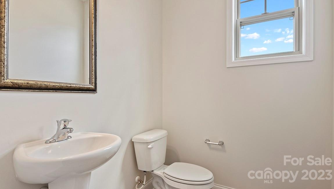 245 Fox Cove Road Hendersonville, NC 28792 - Photo 7 of 33 a bathroom with a toilet a sink and mirror