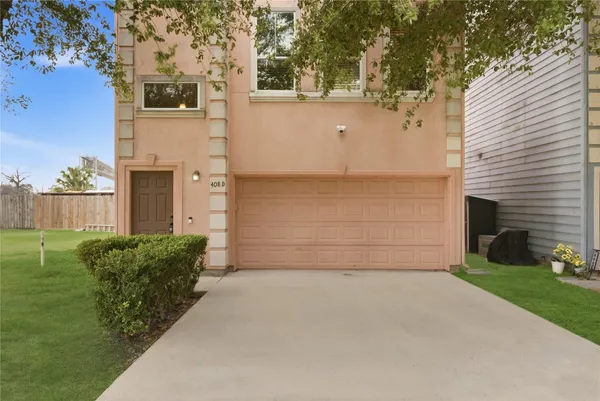 $2,300 | 408 Eichwurzel Lane, Unit D, Houston, TX 77009