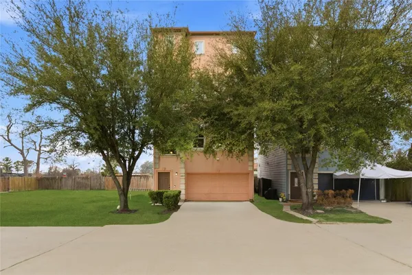 $2,300 | 408 Eichwurzel Lane, Unit D, Houston, TX 77009