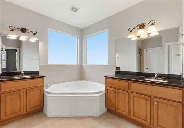 $2,500 | 408 Eichwurzel Lane, Unit D, Houston, TX 77009