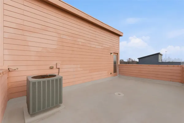 $2,300 | 408 Eichwurzel Lane, Unit D, Houston, TX 77009