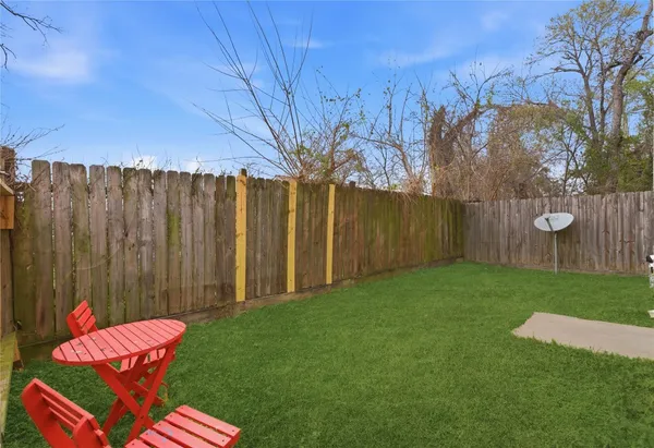 $2,500 | 408 Eichwurzel Lane, Unit D, Houston, TX 77009