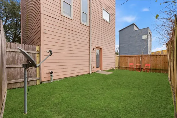 $2,500 | 408 Eichwurzel Lane, Unit D, Houston, TX 77009