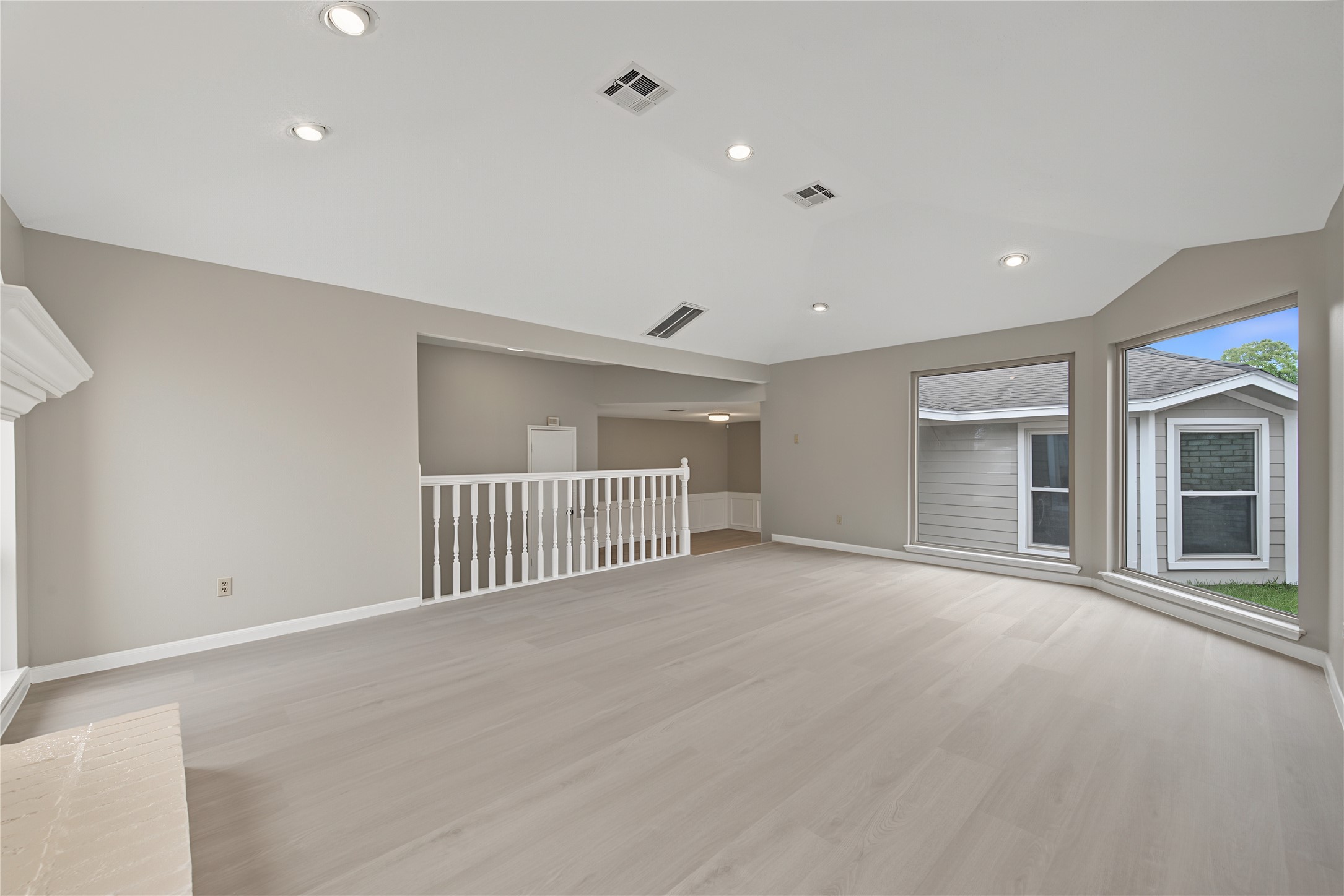 9606 Sandstone Road Houston, TX 77036 - Photo 9 of 43 Gallery Image 9