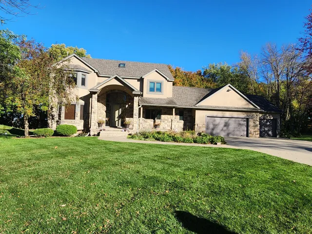 $684,900 | 180 Joray Drive, Mankato, MN 56001