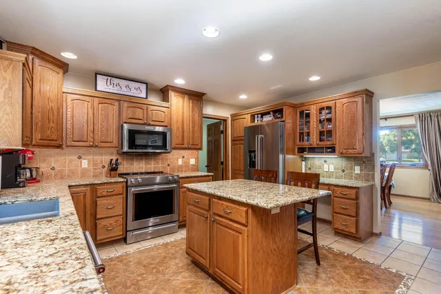 $684,900 | 180 Joray Drive, Mankato, MN 56001