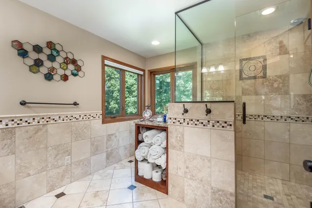 $684,900 | 180 Joray Drive, Mankato, MN 56001