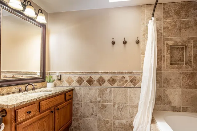 $684,900 | 180 Joray Drive, Mankato, MN 56001