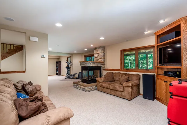 $684,900 | 180 Joray Drive, Mankato, MN 56001