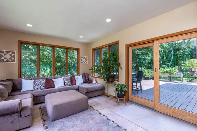 $684,900 | 180 Joray Drive, Mankato, MN 56001