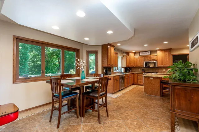 $684,900 | 180 Joray Drive, Mankato, MN 56001