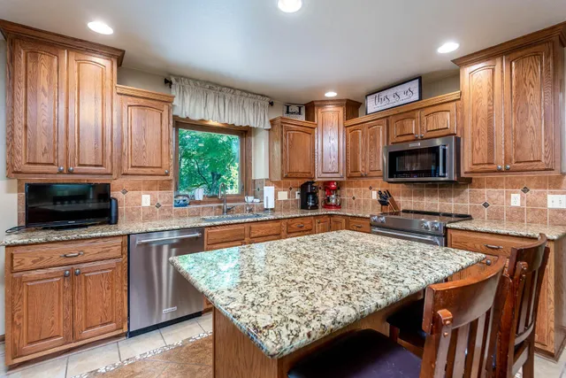 $684,900 | 180 Joray Drive, Mankato, MN 56001