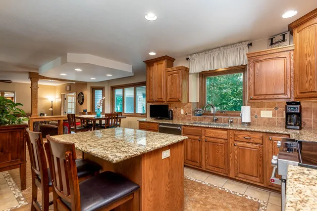 $684,900 | 180 Joray Drive, Mankato, MN 56001