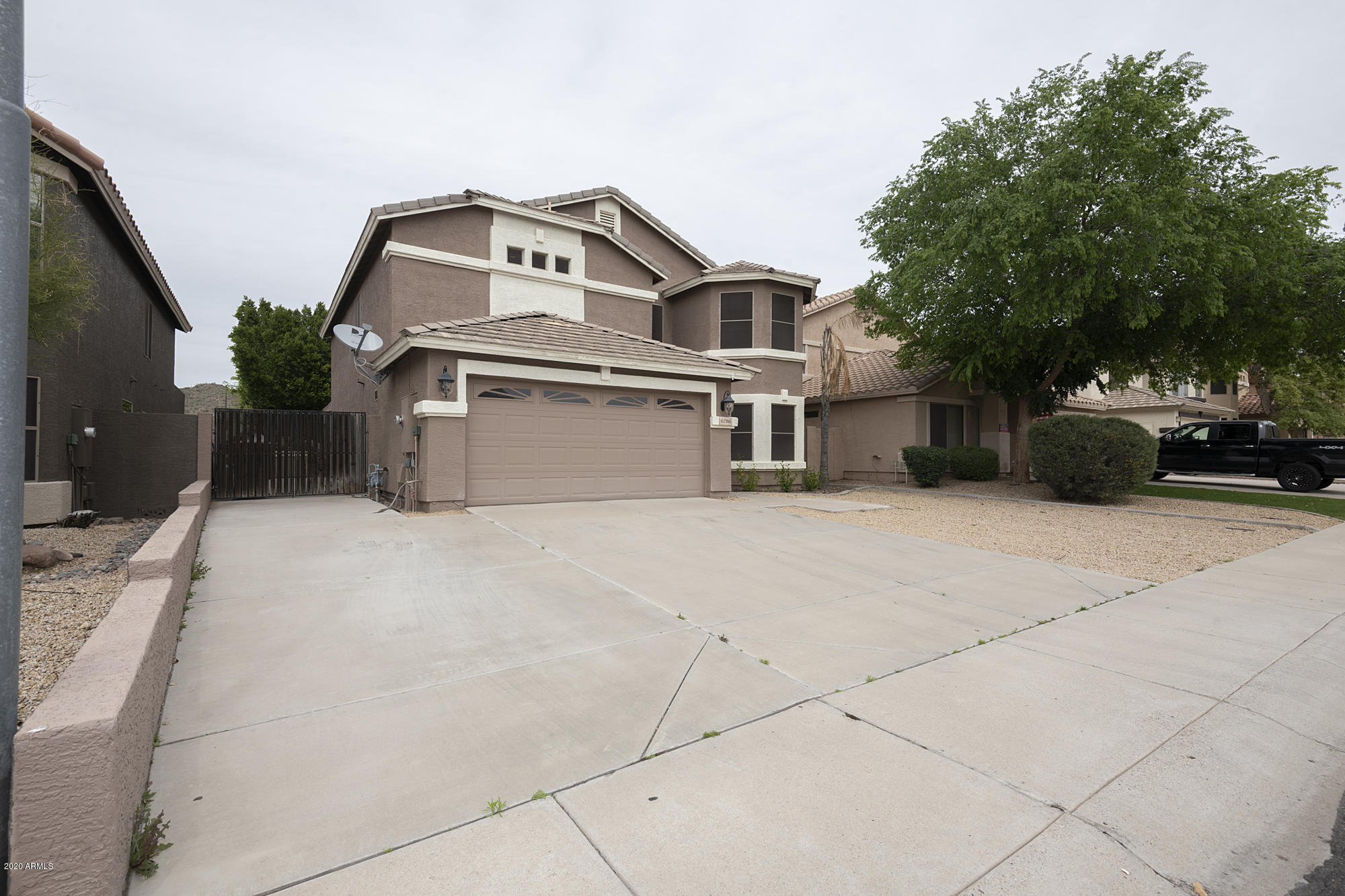 6786 West Rowel Road Peoria, AZ 85383 - Photo 19 of 39 Front drive