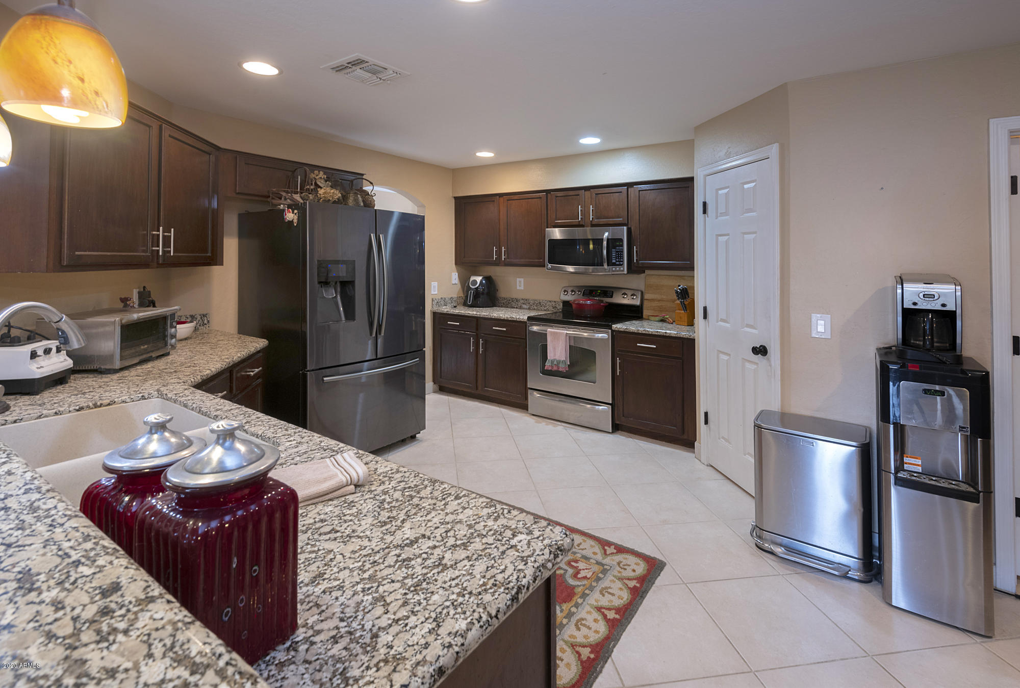 6786 West Rowel Road Peoria, AZ 85383 - Photo 24 of 39 Kitchen