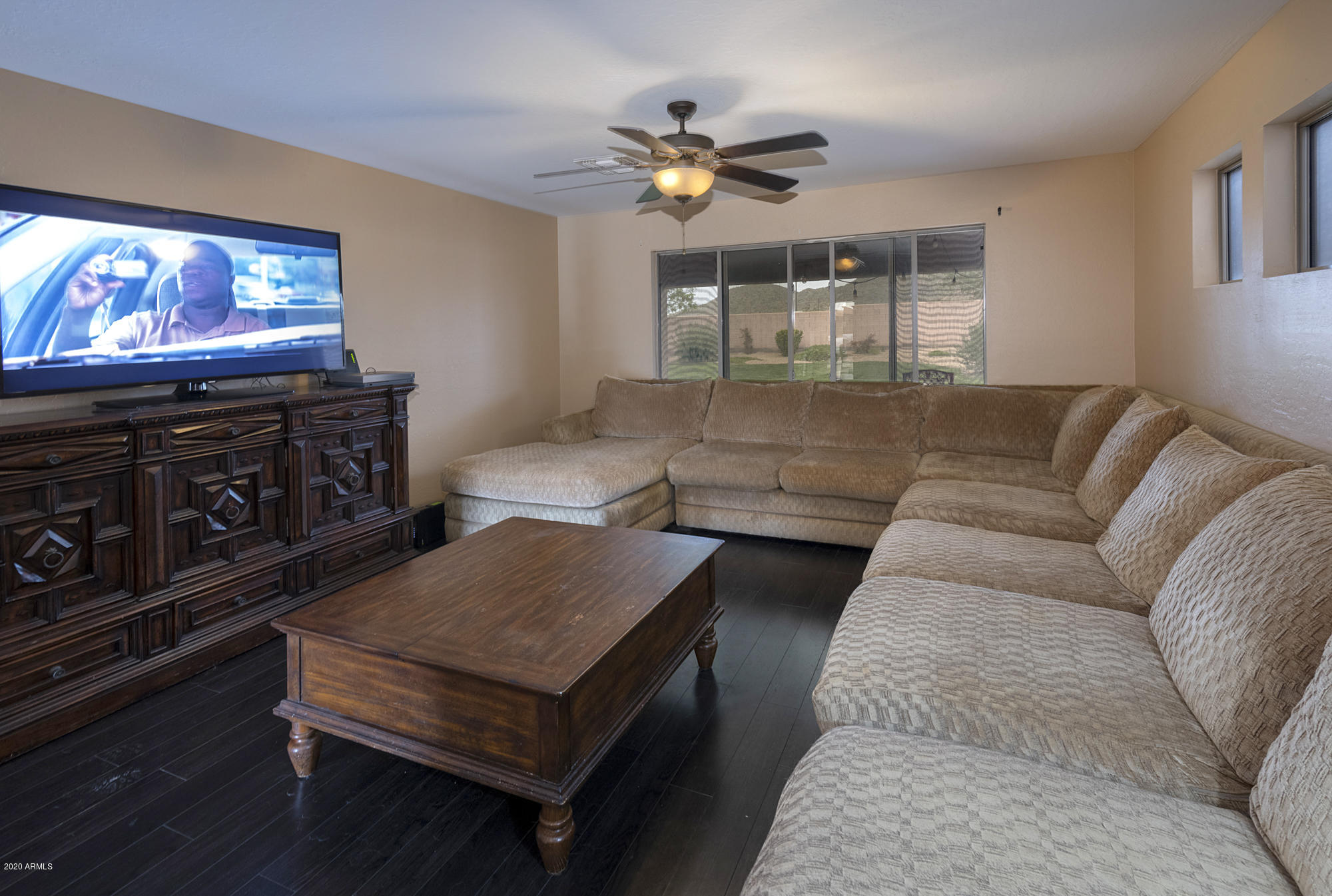 6786 West Rowel Road Peoria, AZ 85383 - Photo 28 of 39 Living Room