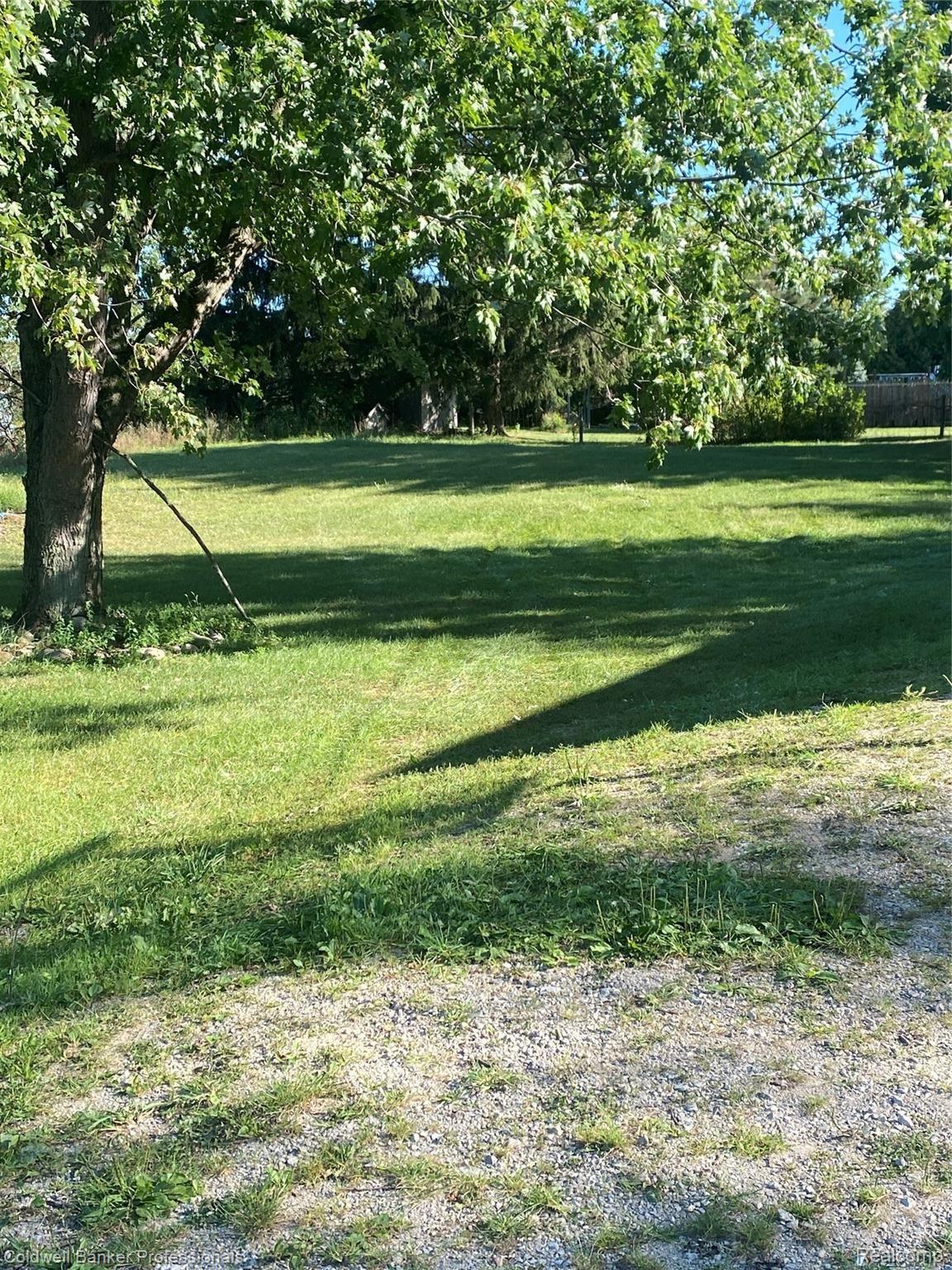 2734 East Burnside Road North Branch, MI 48461 - Photo 4 of 13 534D6D15-CC15-4BF5-8FA6-63076E240507.jpeg