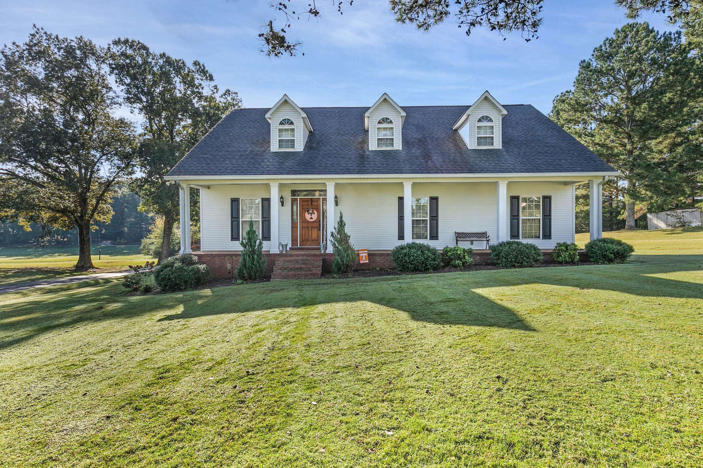 335 Booth Loop Henderson, TN 38340 - Photo 1 of 20 a front view of house with yard and green space