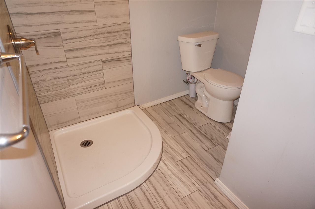5253 13 Mile Road Warren, MI 48092 - Photo 15 of 24 Basement Bath