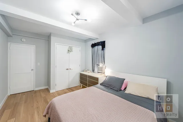 $575,000 | 550 Grand Street, Unit H1B | Lower East Side