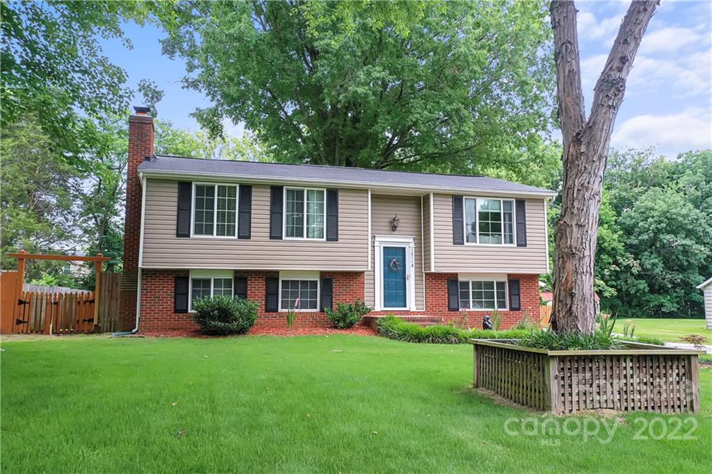 12118 Mapleton Road Charlotte, NC 28273 - Photo 1 of 48 a front view of a house with garden
