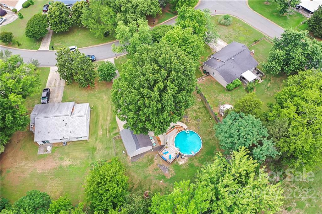 12118 Mapleton Road Charlotte, NC 28273 - Photo 3 of 48 an aerial view of a house with a garden and yard