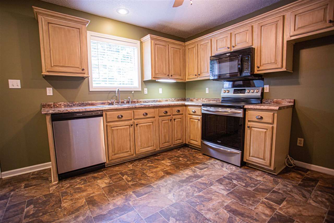 STAINLESS APPLIANCES REMAIN
