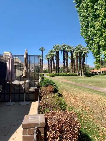 a view of a fountain in front of a building