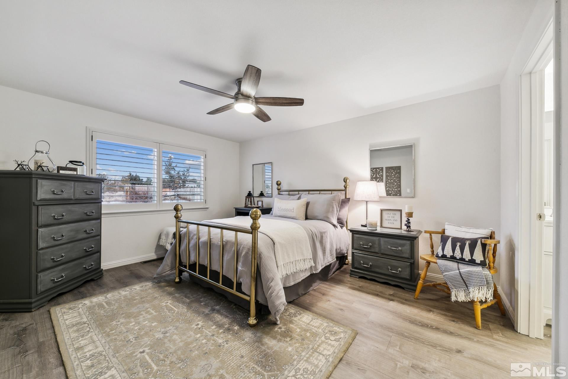 10 Conner Way Gardnerville, NV 89410 - Photo 25 of 40 a spacious bedroom with a bed and a chandelier