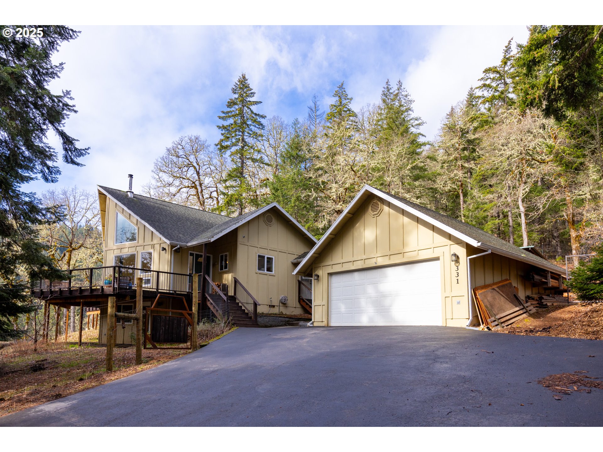 331 Upper Lakeview Rd Road White Salmon, WA 98672 - Photo 2 of 37 Gallery Image 2