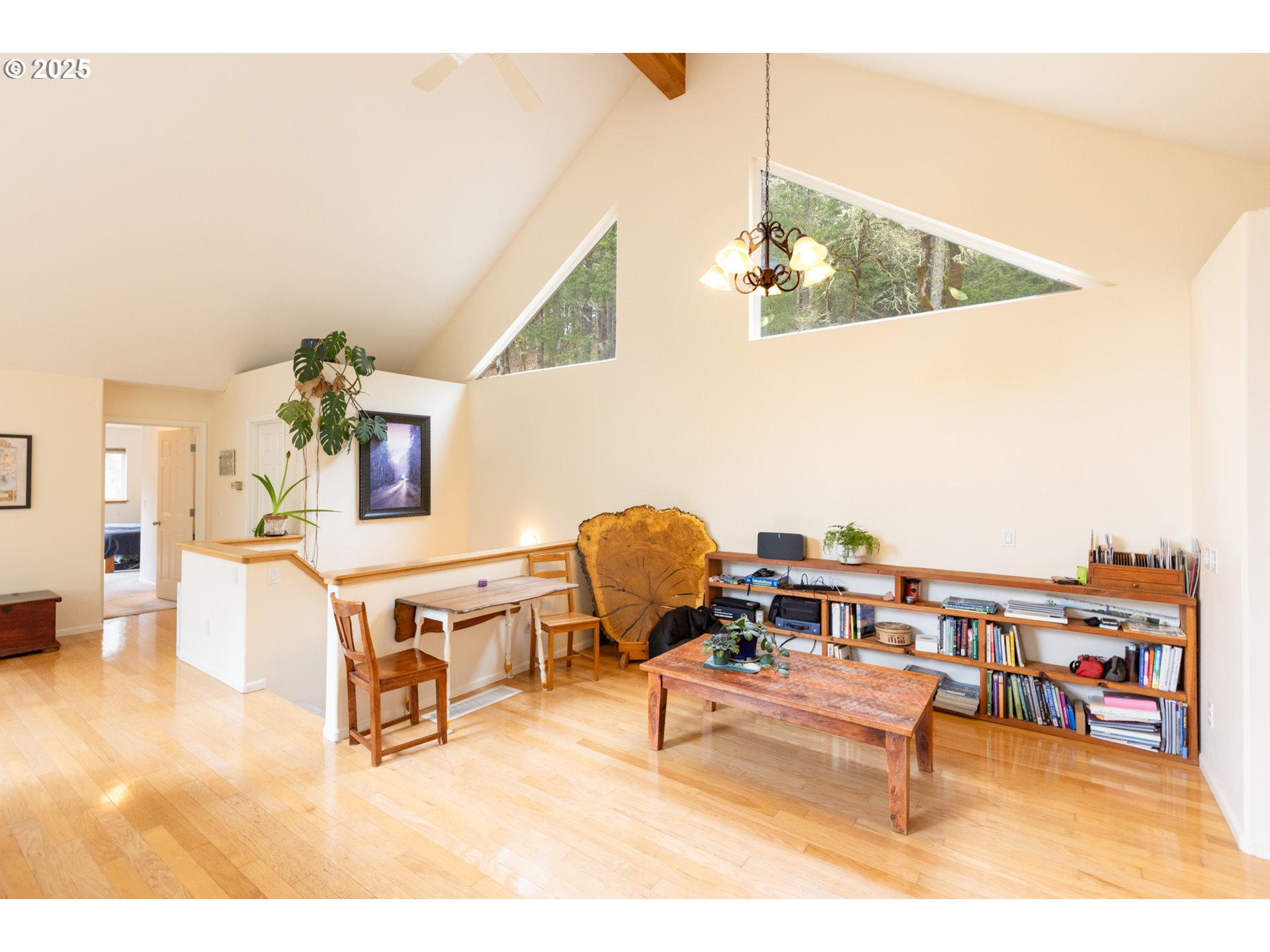 331 Upper Lakeview Rd Road White Salmon, WA 98672 - Photo 21 of 37 Living Room/Dining Room