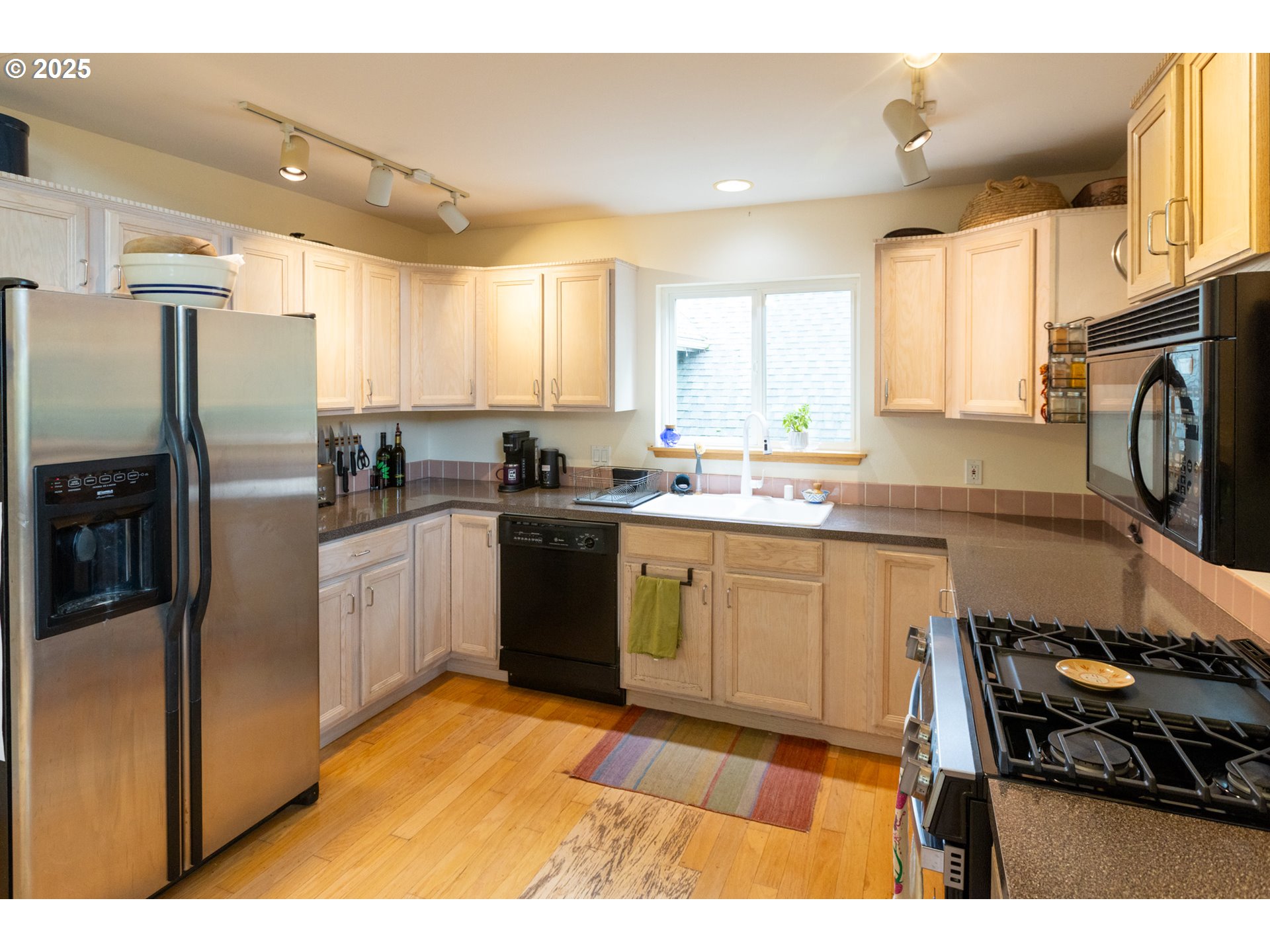 331 Upper Lakeview Rd Road White Salmon, WA 98672 - Photo 22 of 37 Kitchen