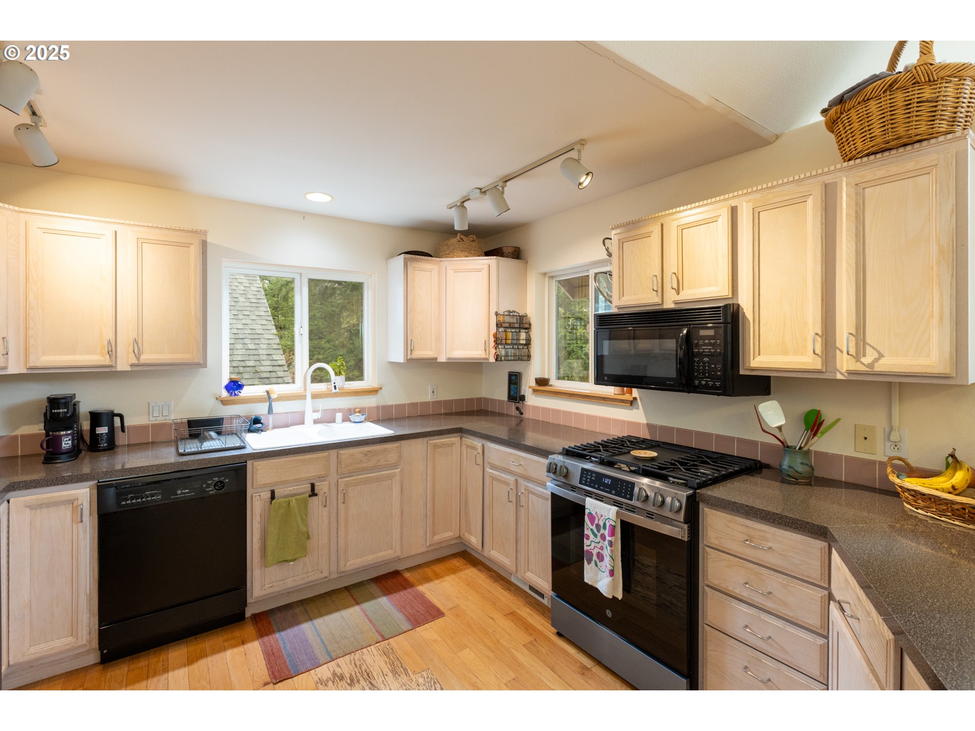 331 Upper Lakeview Rd Road White Salmon, WA 98672 - Photo 23 of 37 Kitchen