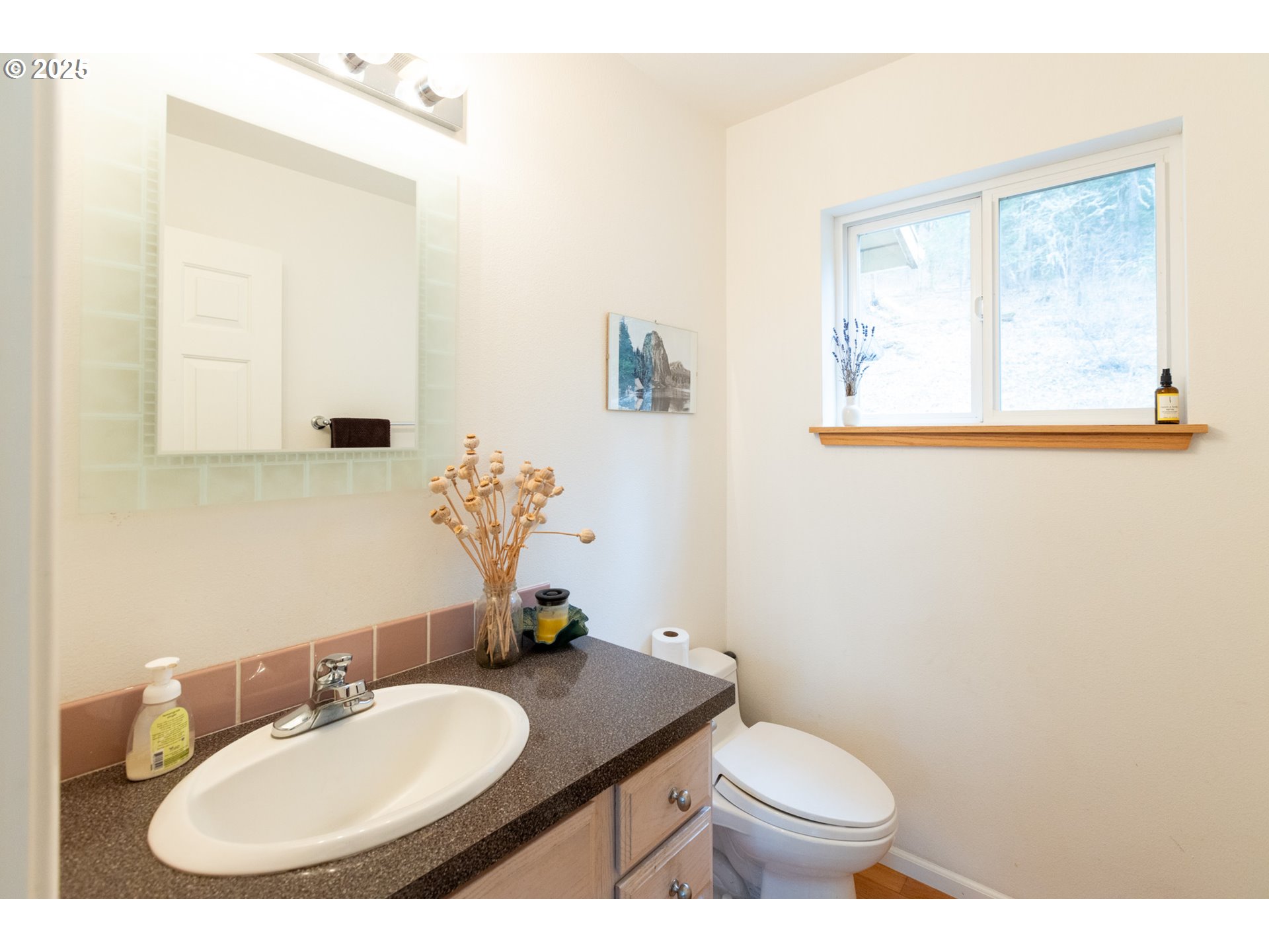 331 Upper Lakeview Rd Road White Salmon, WA 98672 - Photo 24 of 37 Bathroom