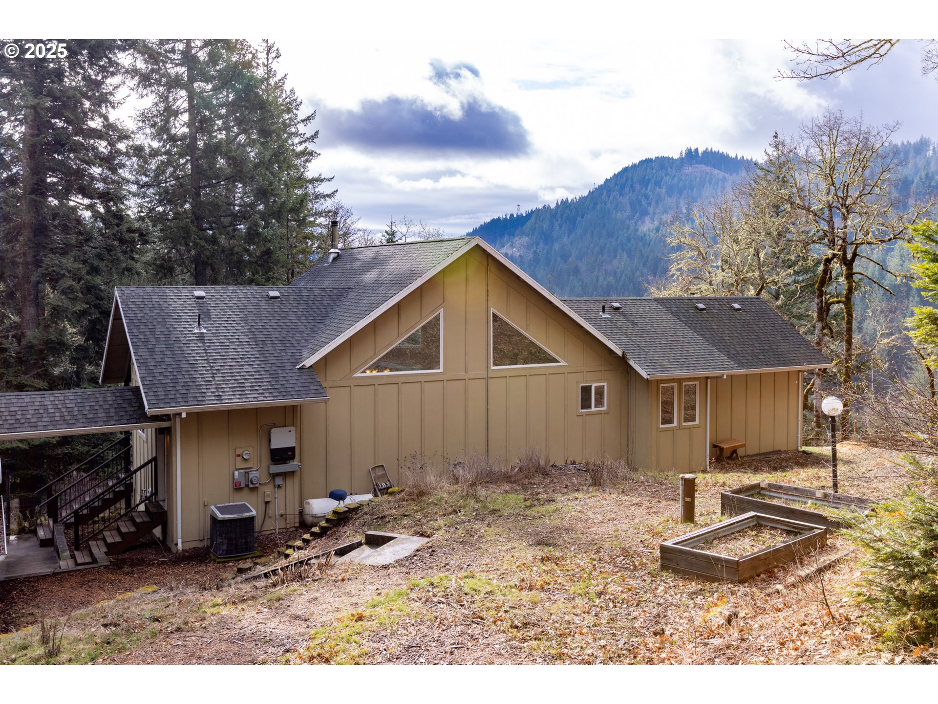 331 Upper Lakeview Rd Road White Salmon, WA 98672 - Photo 10 of 37 Gallery Image 10