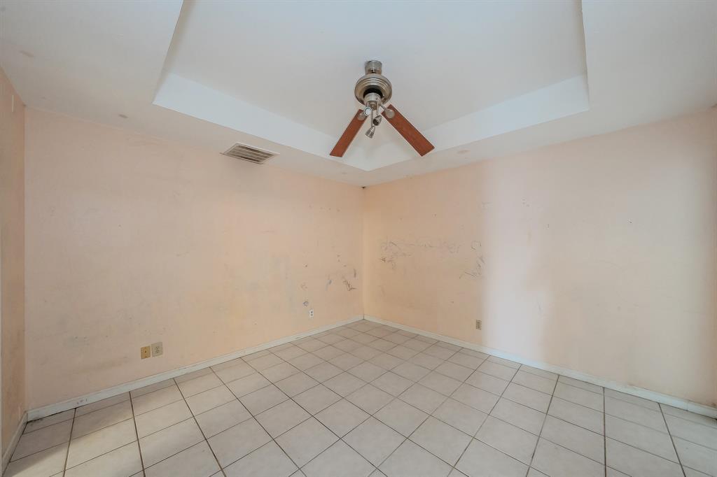 5709 Ranchogrande Drive Arlington, TX 76017 - Photo 24 of 28 a view of entryway