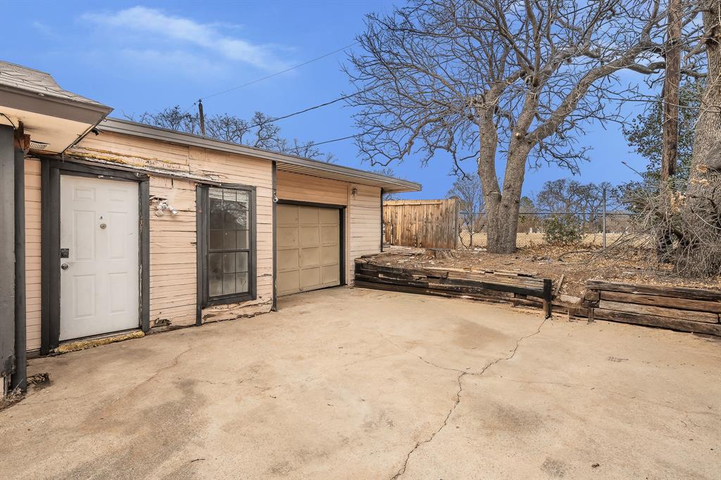 5709 Ranchogrande Drive Arlington, TX 76017 - Photo 3 of 28 a view of a house with snow in the background