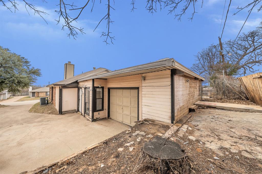 5709 Ranchogrande Drive Arlington, TX 76017 - Photo 4 of 28 a view of a house with a snow in the yard