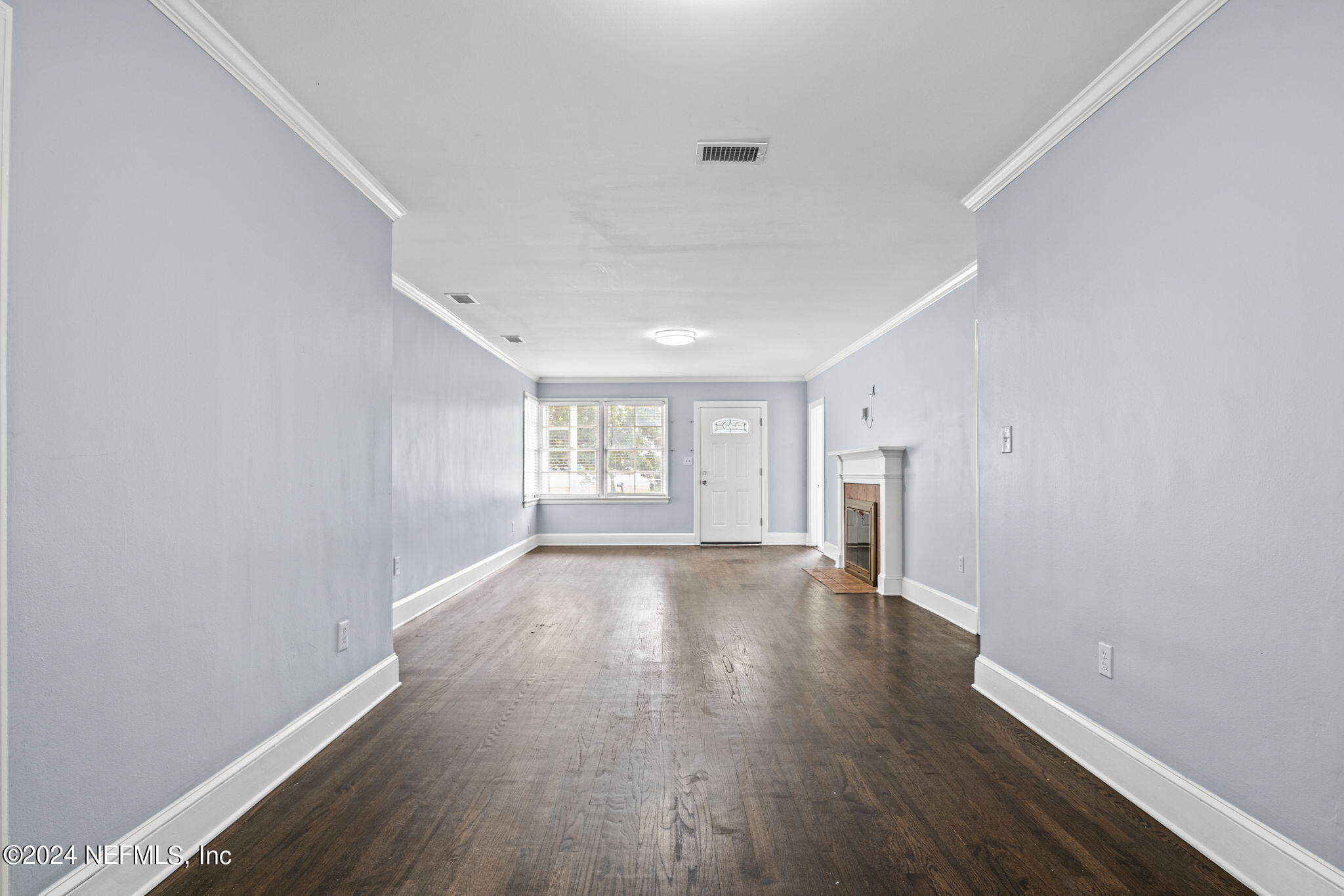 746 Hamilton Street Jacksonville, FL 32205 - Photo 13 of 28 an empty room with wooden floor and windows