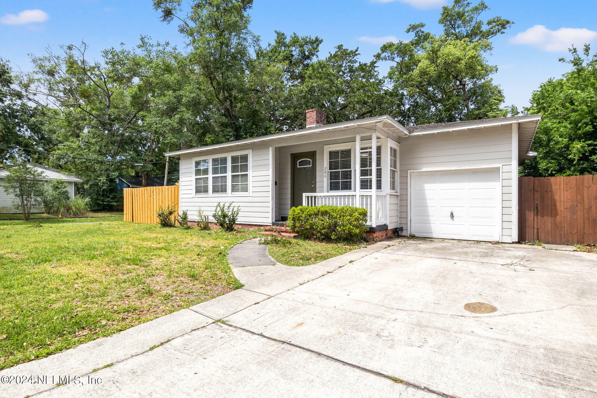 746 Hamilton Street Jacksonville, FL 32205 - Photo 15 of 28 front view of a house with a yard