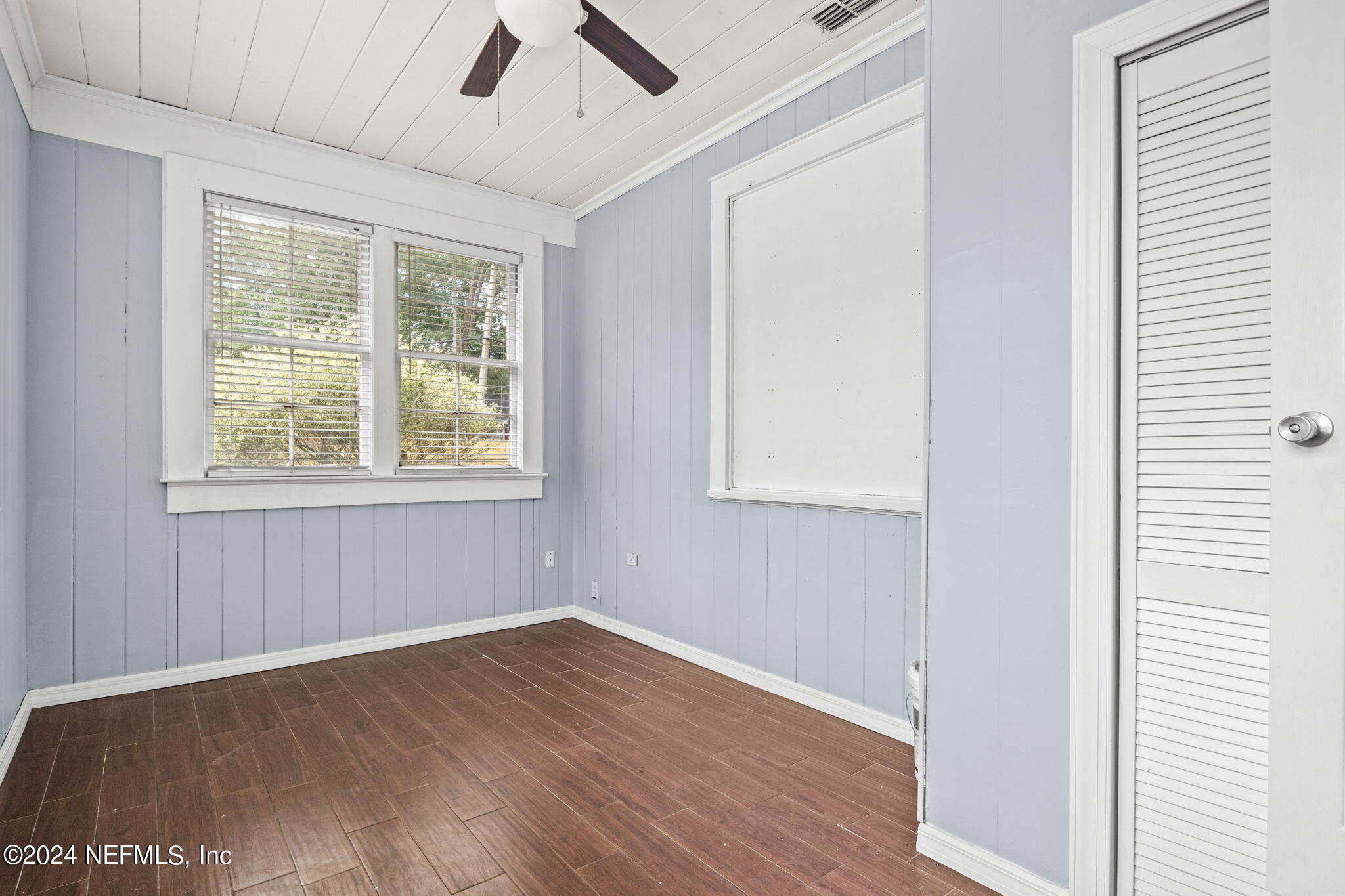 746 Hamilton Street Jacksonville, FL 32205 - Photo 18 of 28 an empty room with wooden floor and windows