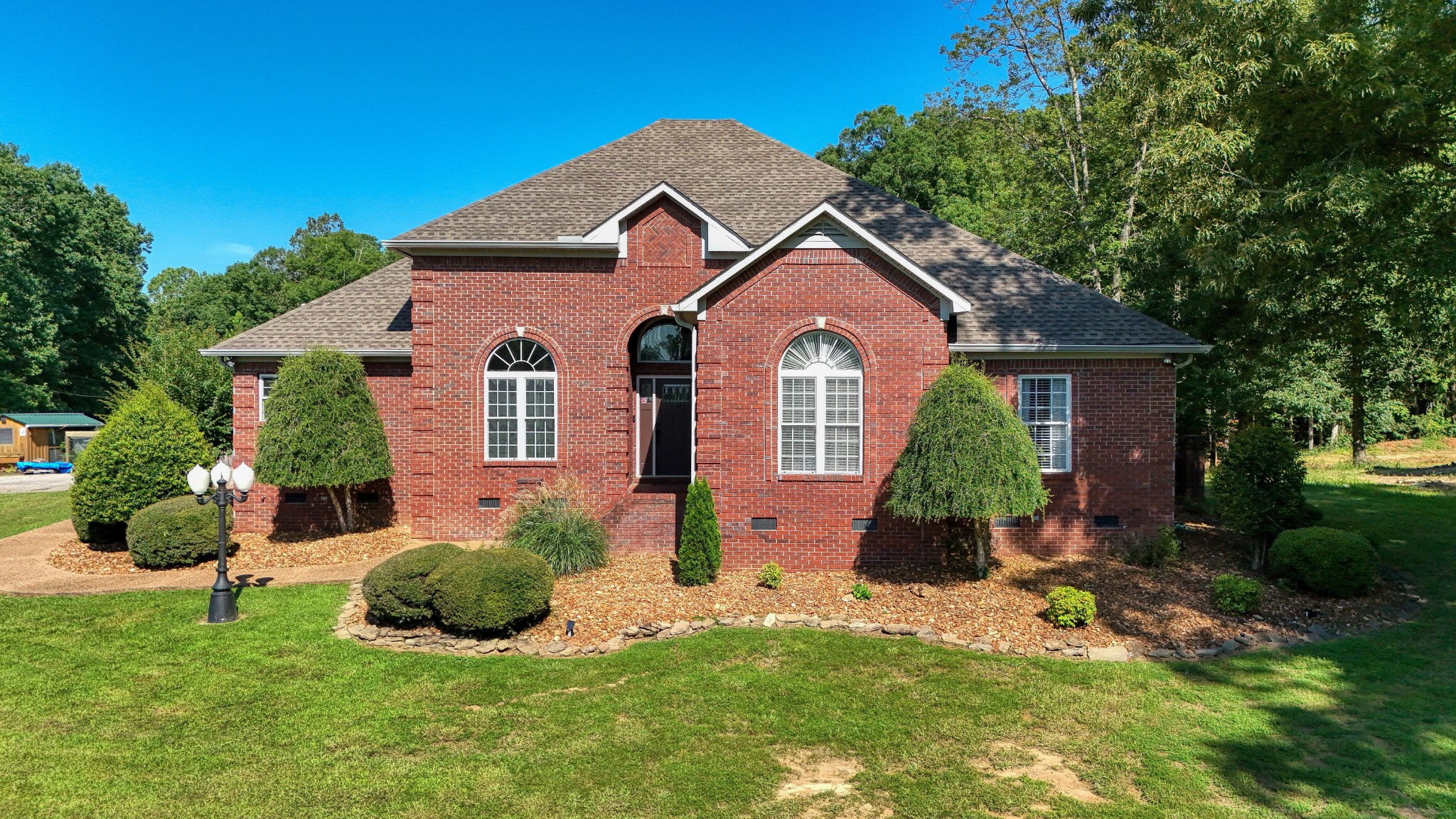 382 Timber Lane Huntingdon, TN 38344 - Photo 1 of 32 a front view of a house with a garden