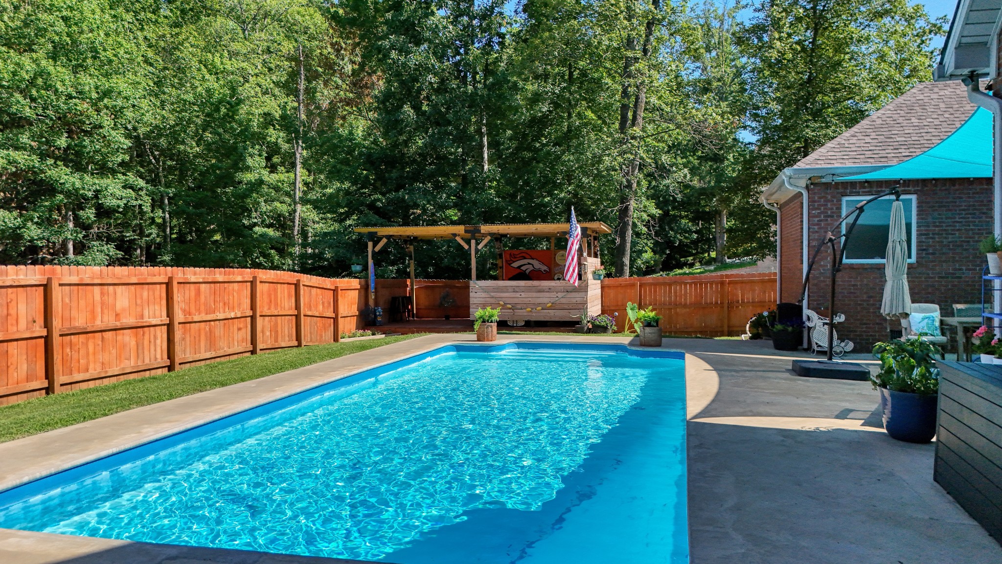 382 Timber Lane Huntingdon, TN 38344 - Photo 13 of 32 a view of a backyard with swimming pool