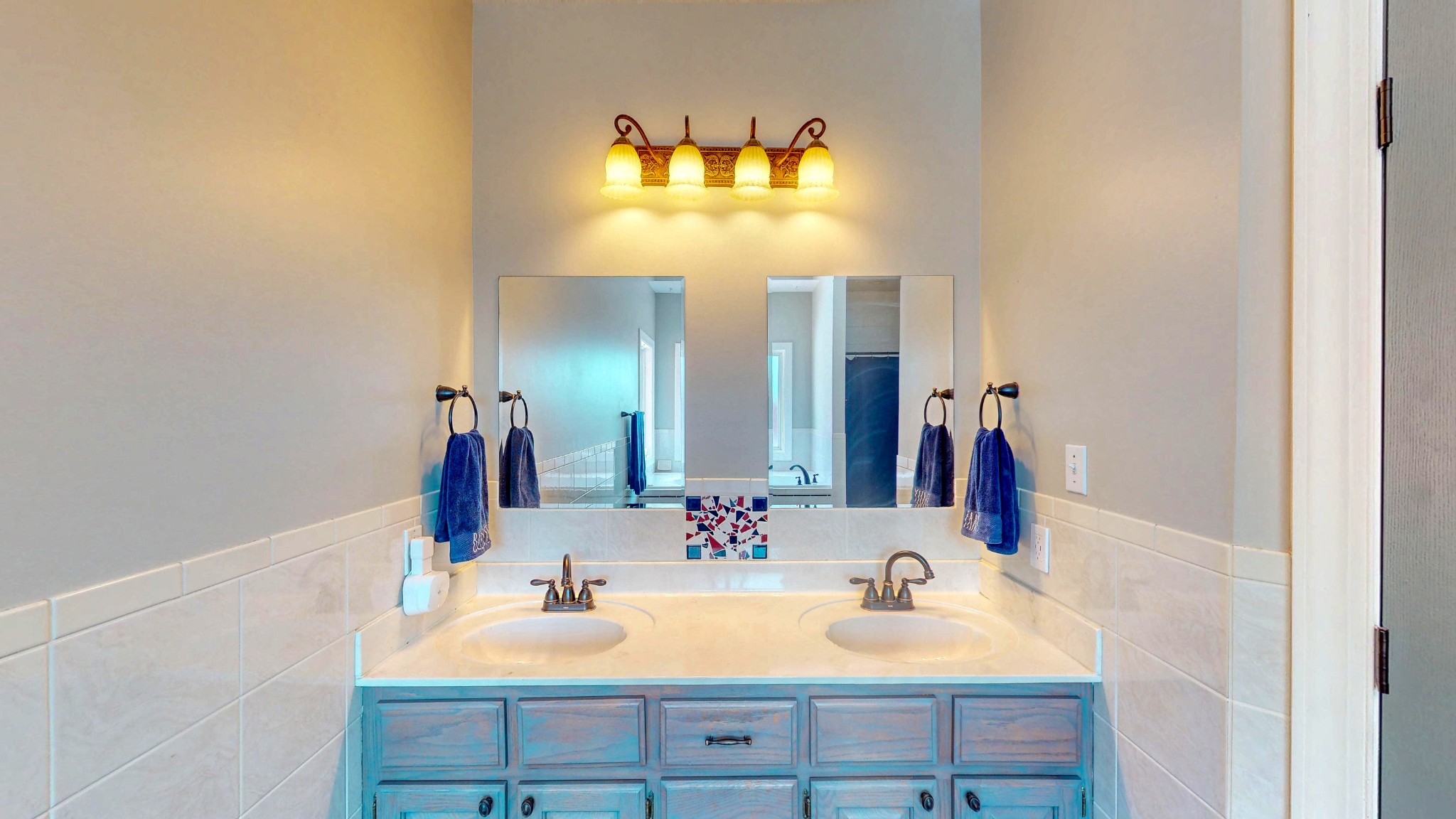 382 Timber Lane Huntingdon, TN 38344 - Photo 27 of 32 a bathroom with a double vanity sink and a mirror