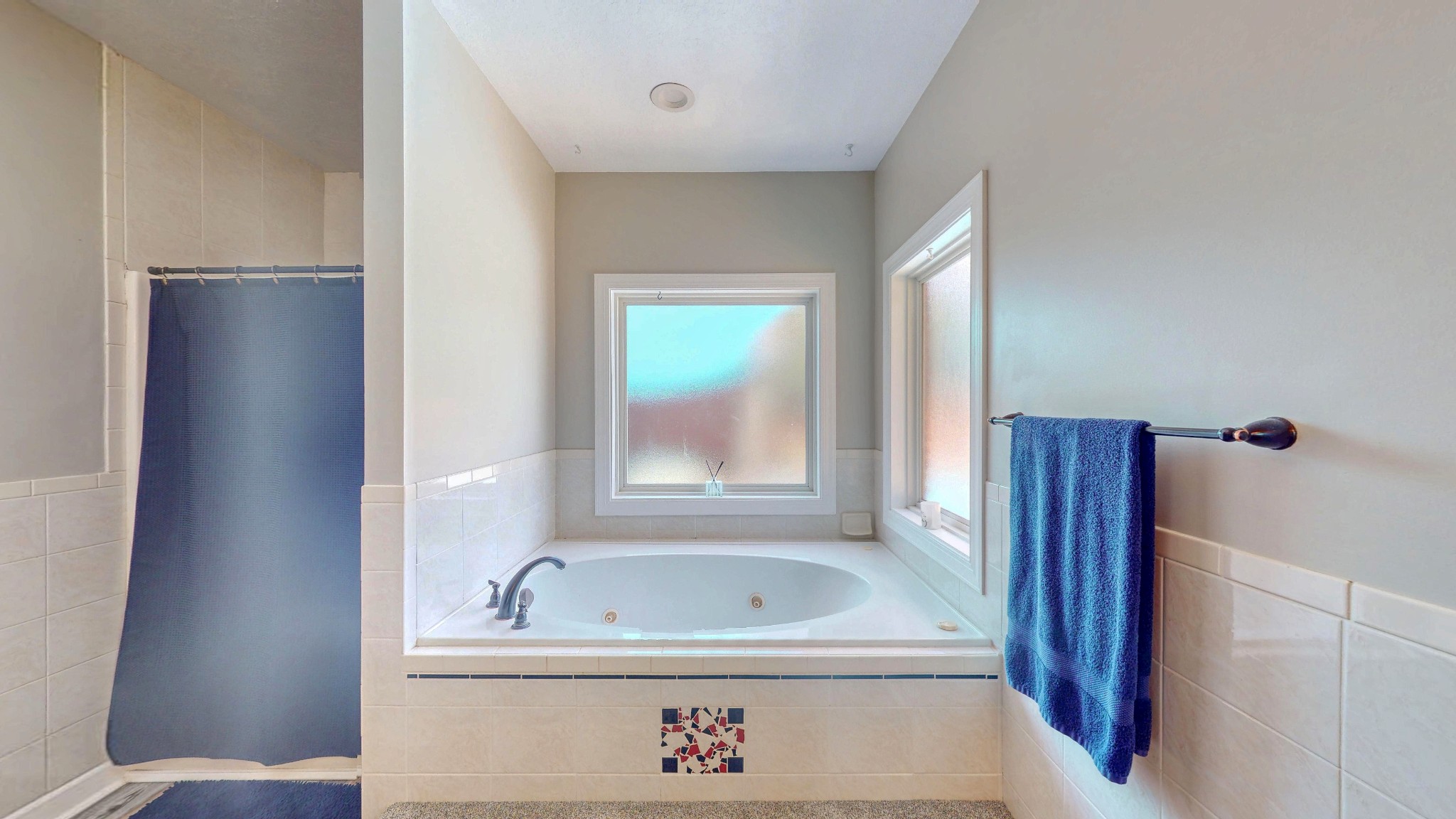 382 Timber Lane Huntingdon, TN 38344 - Photo 28 of 32 a bathroom with a tub sink and mirror