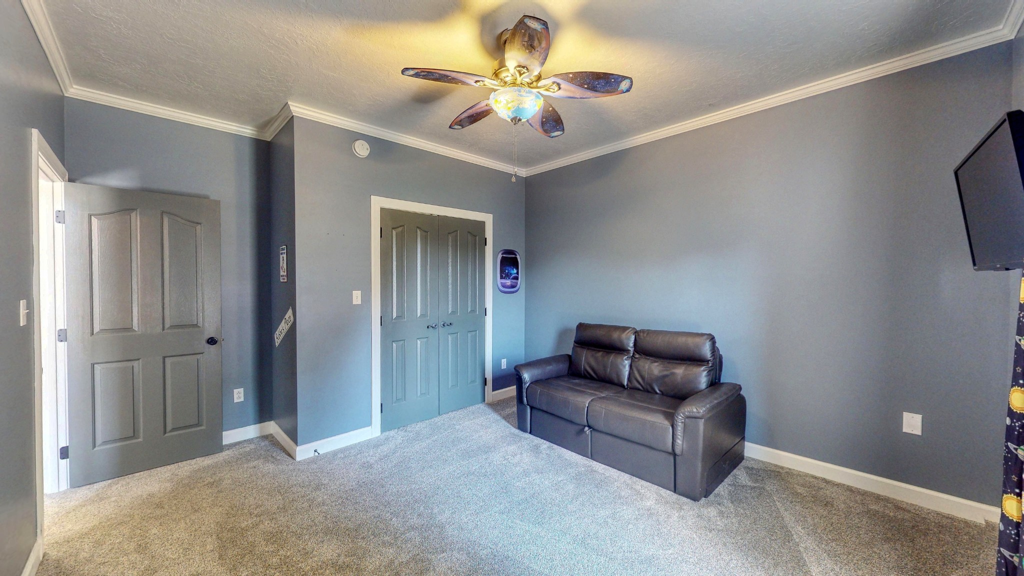 382 Timber Lane Huntingdon, TN 38344 - Photo 30 of 32 a living room with furniture and a ceiling fan