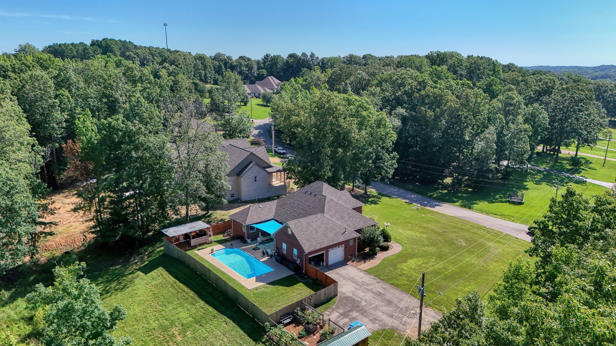 382 Timber Lane Huntingdon, TN 38344 - Photo 6 of 32 an aerial view of a house with a garden