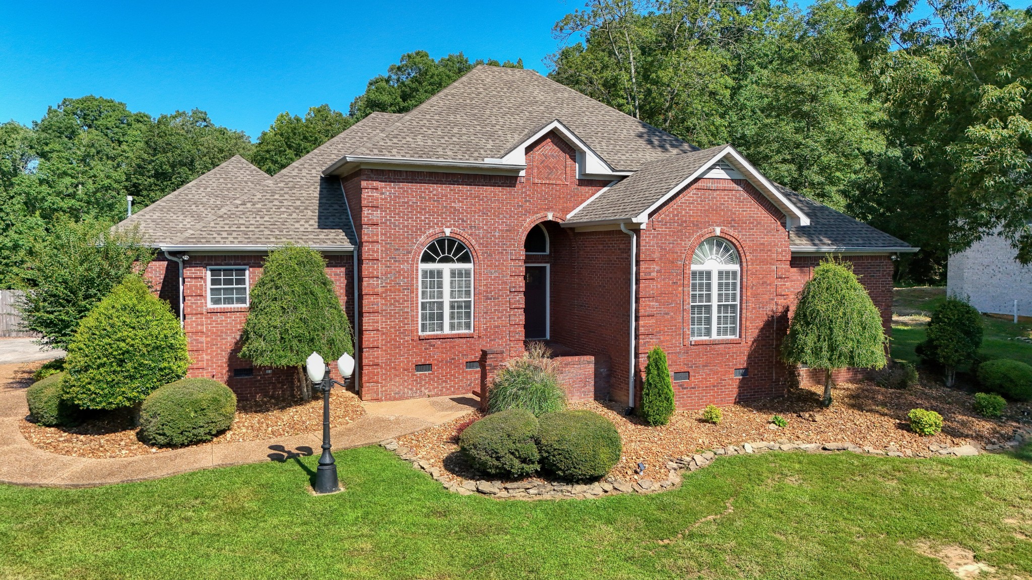 382 Timber Lane Huntingdon, TN 38344 - Photo 9 of 32 a front view of a house with a yard