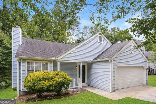 a view of a house with a yard